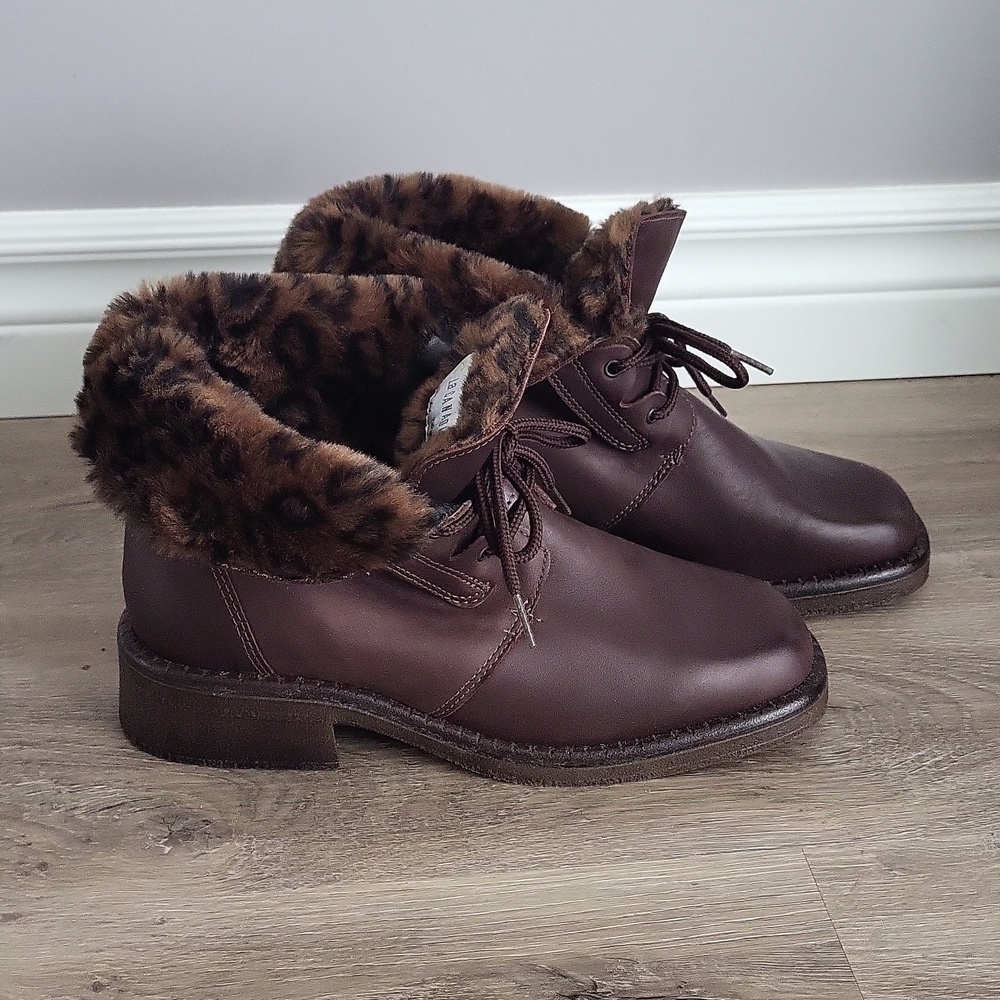 La Canadienne Brown Ankle Boot - Picture 12 of 16
